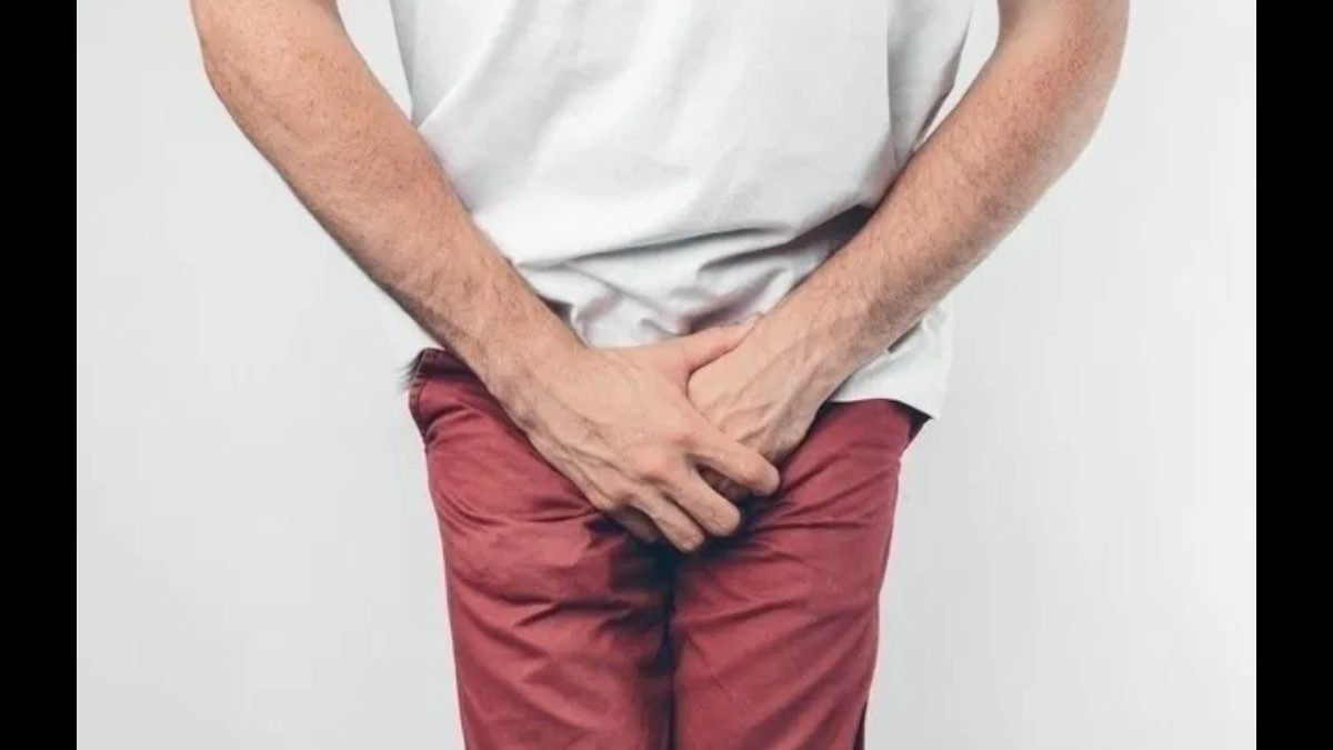 Testicle Bigger Or Lower Than The Other: Why?