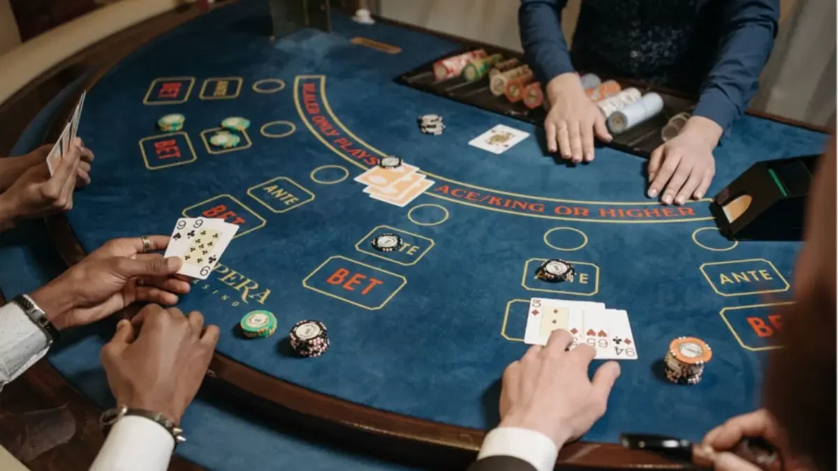 How Online Casinos Turn Hundreds of Games Into a Usable Menu 